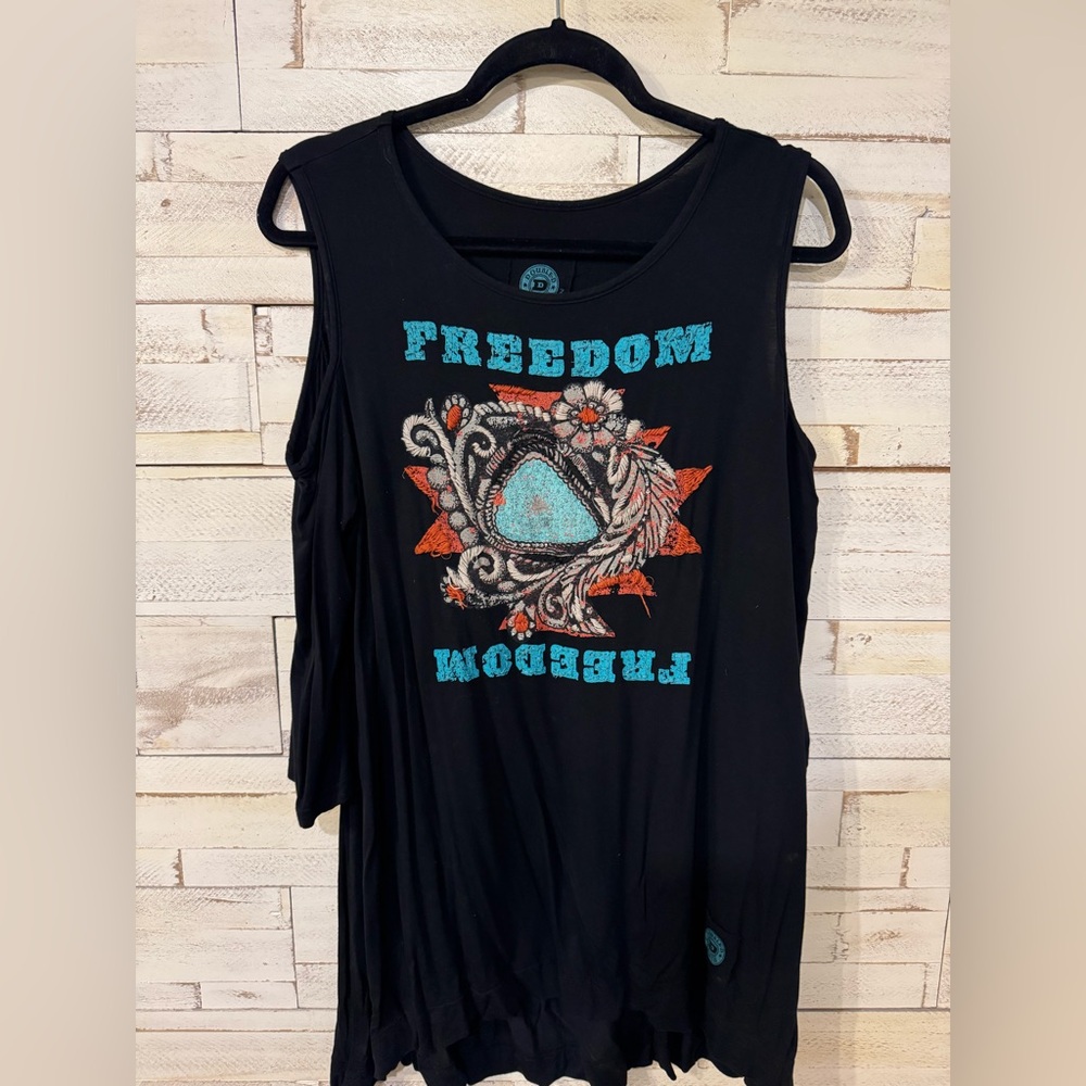 freedom cold shoulder tee